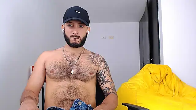 Snapshot of Sanit_Di chatting on 12-03-25, 03:32 Sanit Di online show from 12-03-25, 03:32