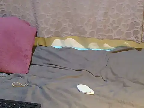 Snapshot of slim_girl02 chatting on 11-13-25, 05:17 slim girl02 online show from 11-13-25, 05:17