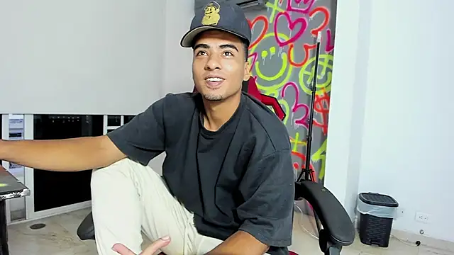 Snapshot of ANGEL_NICOLAS chatting on 12-20-25, 11:01 ANGEL NICOLAS online show from 12-20-25, 11:01