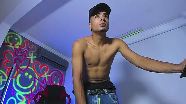 Snapshot of ANGEL_NICOLAS chatting on 01-15-26, 08:45 ANGEL NICOLAS online show from 01-15-26, 08:45