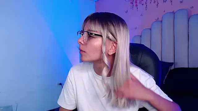 peyton golden1 online show from 10-17-25, 03:20