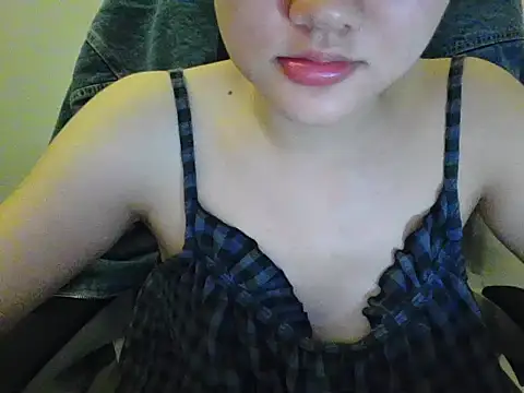 Yin-girl online show from 09-18-25, 05:04