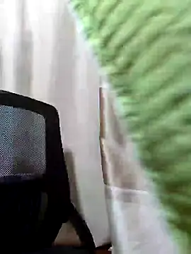 Snapshot of _Mira_69_ chatting on 11-27-25, 10:39 Mira 69 online show from 11-27-25, 10:39