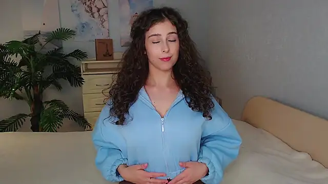 Snapshot of cosmosbaby chatting on 09-22-25, 01:13 cosmosbaby online show from 09-22-25, 01:13