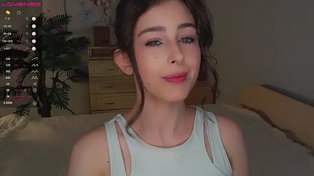 Snapshot of cosmosbaby chatting on 10-31-25, 04:41 cosmosbaby online show from 10-31-25, 04:41