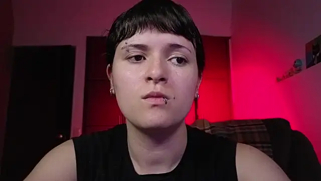 NEXT DOOR GIRL  online show from 06-01-26, 11:39