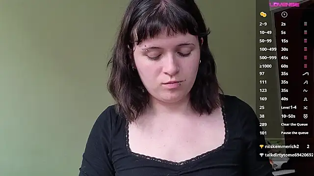 NEXT DOOR GIRL  online show from 06-17-26, 08:10