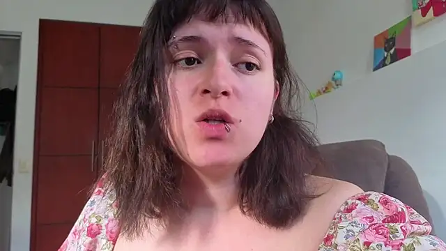 NEXT DOOR GIRL  online show from 06-25-26, 09:08