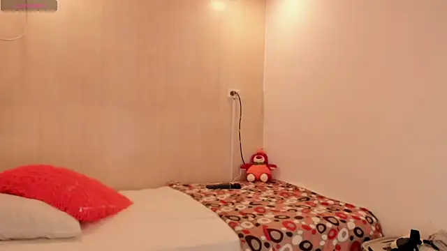 Snapshot of meganrossee69 chatting on 09-14-25, 01:27 meganrossee69 online show from 09-14-25, 01:27