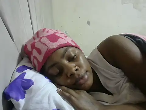 Snapshot of sweetgirlDora chatting on 10-05-25, 03:43 sweetgirlDora online show from 10-05-25, 03:43