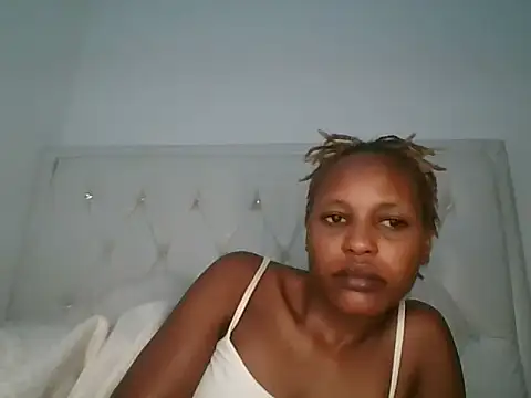 Snapshot of Candykitten chatting on 03-08-25, 05:07 Candykitten online show from 03-08-25, 05:07