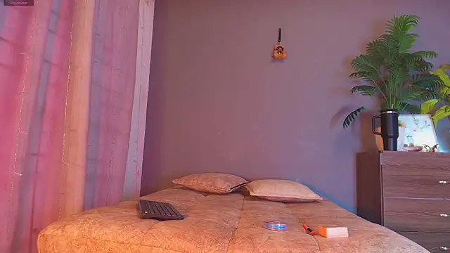 jade brunnette online show from 04-24-26, 08:22