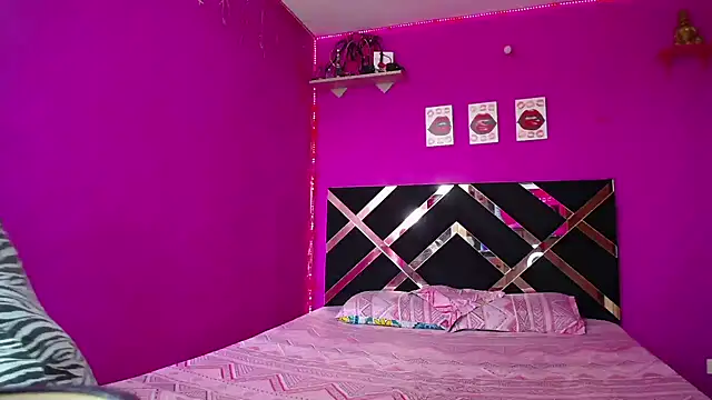 Snapshot of Zaratattoox chatting on 02-06-25, 08:13 Zaratattoox online show from 02-06-25, 08:13