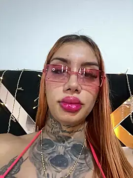 Snapshot of Zaratattoox chatting on 11-03-25, 03:35 Zaratattoox online show from 11-03-25, 03:35