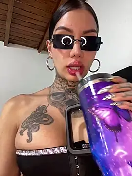 Snapshot of Zaratattoox chatting on 03-22-26, 10:46 Zaratattoox online show from 03-22-26, 10:46