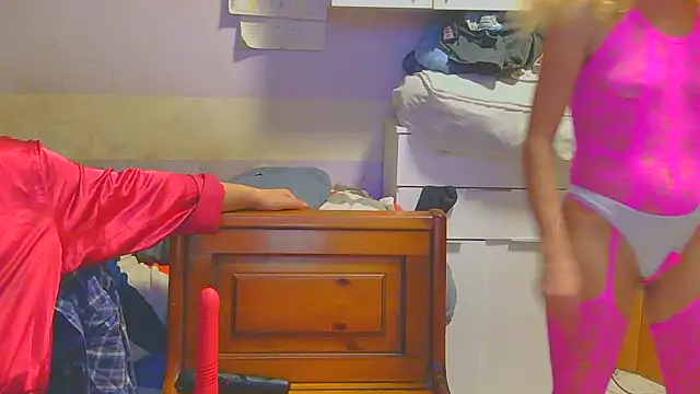 Snapshot of couplemilf2 chatting on 01-05-25, 09:14 couplemilf2 online show from 01-05-25, 09:14