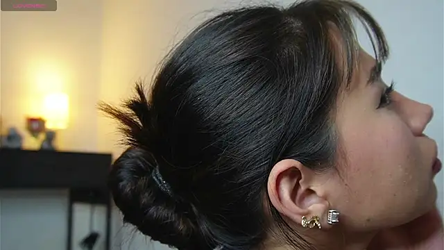 Snapshot of AlessiaVix chatting on 02-10-25, 02:59 AlessiaVix online show from 02-10-25, 02:59