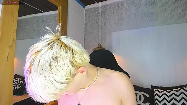 VladHellsing4 online show from 02-21-26, 09:38