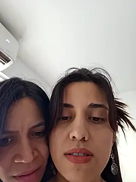 SaraLatinayPrimiciax online show from 01-11-25, 06:44