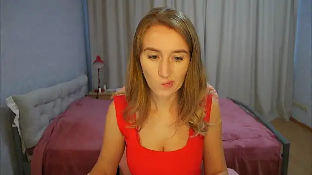 Snapshot of Sophiloren chatting on 06-13-26, 03:54 Sophiloren online show from 06-13-26, 03:54