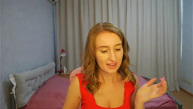 Snapshot of Sophiloren chatting on 06-15-26, 03:58 Sophiloren online show from 06-15-26, 03:58