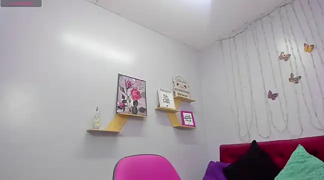 Snapshot of kathina_giraldo chatting on 01-17-25, 12:52 kathina giraldo online show from 01-17-25, 12:52