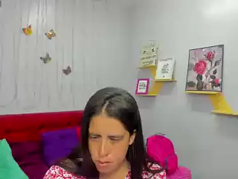 Snapshot of kathina_giraldo chatting on 01-25-25, 12:37 kathina giraldo online show from 01-25-25, 12:37