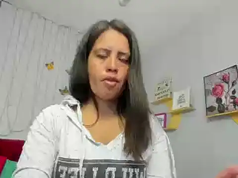 Snapshot of kathina_giraldo chatting on 01-30-25, 12:59 kathina giraldo online show from 01-30-25, 12:59