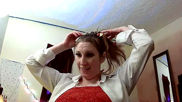 Snapshot of lilyhornyhousewife chatting on 12-14-24, 01:16 lilyhornyhousewife online show from 12-14-24, 01:16