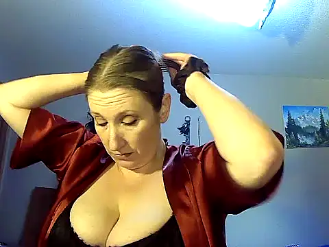 Snapshot of lilyhornyhousewife chatting on 01-31-25, 02:04 lilyhornyhousewife online show from 01-31-25, 02:04