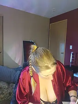 Snapshot of lilyhornyhousewife chatting on 06-26-26, 04:00 lilyhornyhousewife online show from 06-26-26, 04:00