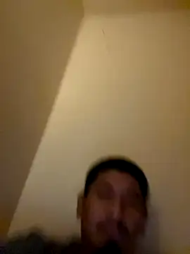 twohightwonut805 online show from 12-04-25, 10:57