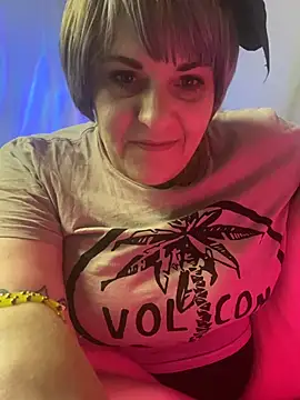Snapshot of Hunniebunnie78 chatting on 06-21-26, 05:43 Hunniebunnie78 online show from 06-21-26, 05:43