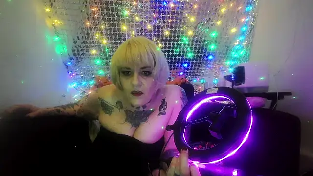 Snapshot of Hunniebunnie78 chatting on 07-26-26, 03:04 Hunniebunnie78 online show from 07-26-26, 03:04