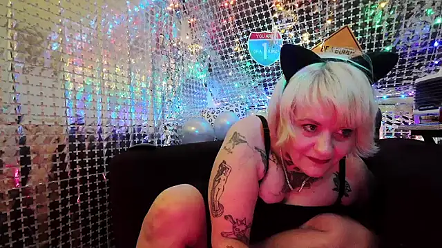 Snapshot of Hunniebunnie78 chatting on 08-02-26, 11:25 Hunniebunnie78 online show from 08-02-26, 11:25