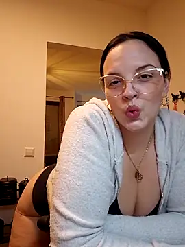 Jujuicy 97 online show from 11-30-25, 09:19