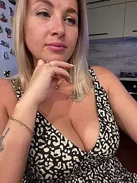 Cute Hot Alice online show from 07-26-26, 07:32