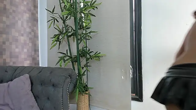 nataly velez online show from 10-27-25, 01:59