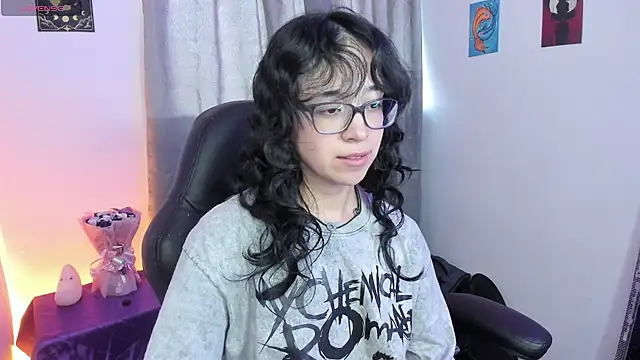 Snapshot of indra_cam chatting on 05-29-26, 10:19 indra cam online show from 05-29-26, 10:19