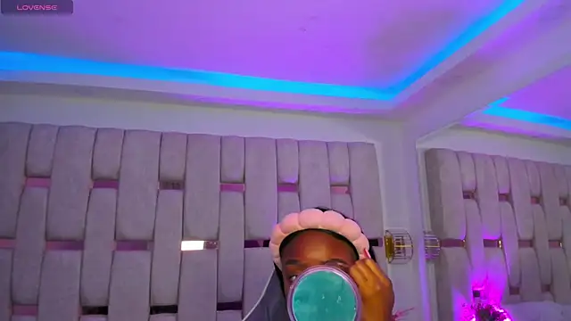 mia schwarz online show from 04-17-26, 10:02