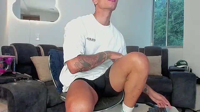 Snapshot of davis_alx1 chatting on 02-16-25, 11:05 davis alx1 online show from 02-16-25, 11:05