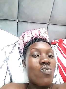 Snapshot of Slimthick900 chatting on 02-22-25, 06:52 Slimthick900 online show from 02-22-25, 06:52