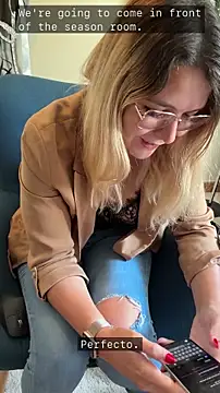 EmyLana online show from 04-17-26, 04:43