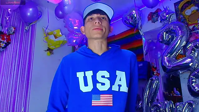 Snapshot of bryamer_19 chatting on 10-14-25, 11:05 bryamer 19 online show from 10-14-25, 11:05