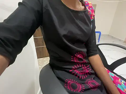 Honeyberose online show from 01-07-25, 09:07