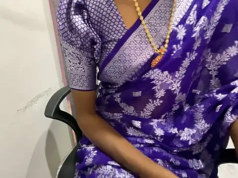 Honeyberose online show from 01-16-25, 11:37