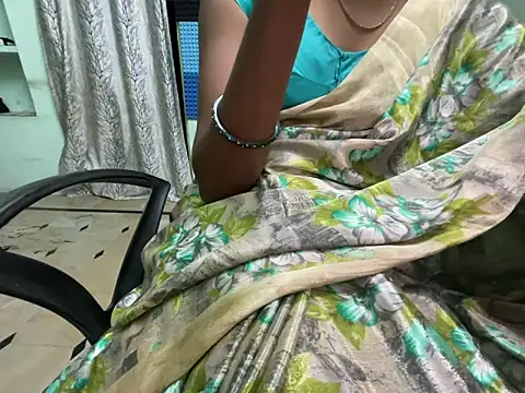 Honeyberose online show from 02-05-25, 06:24