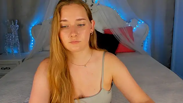 Snapshot of AlinaVice chatting on 07-07-26, 07:23 AlinaVice online show from 07-07-26, 07:23
