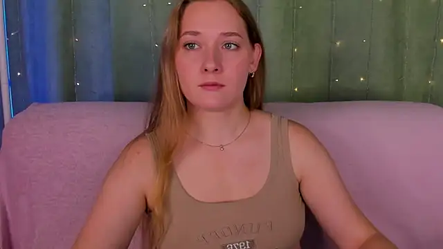 Snapshot of AlinaVice chatting on 07-17-26, 01:12 AlinaVice online show from 07-17-26, 01:12