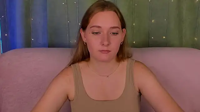 Snapshot of AlinaVice chatting on 07-21-26, 01:19 AlinaVice online show from 07-21-26, 01:19